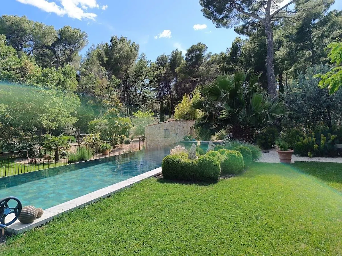 La Cabane Feerique Le Clos Des Perles Tourtour